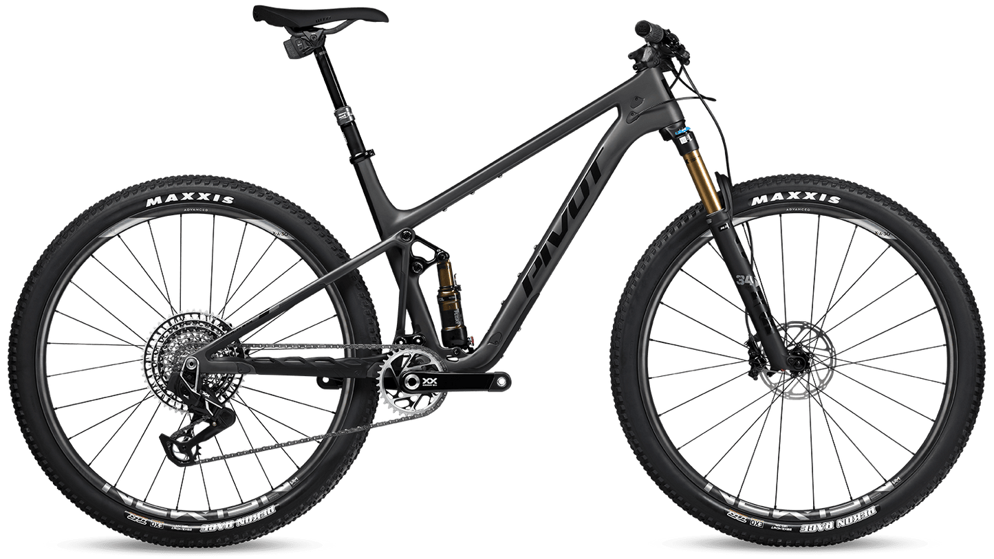 Pivot Mach 4 SL in Midnight Sky – schnelles Cross-Country-Fully mit edlem Design, erhältlich bei Gravity & Sons in Helmbrechts, Oberfranken.
