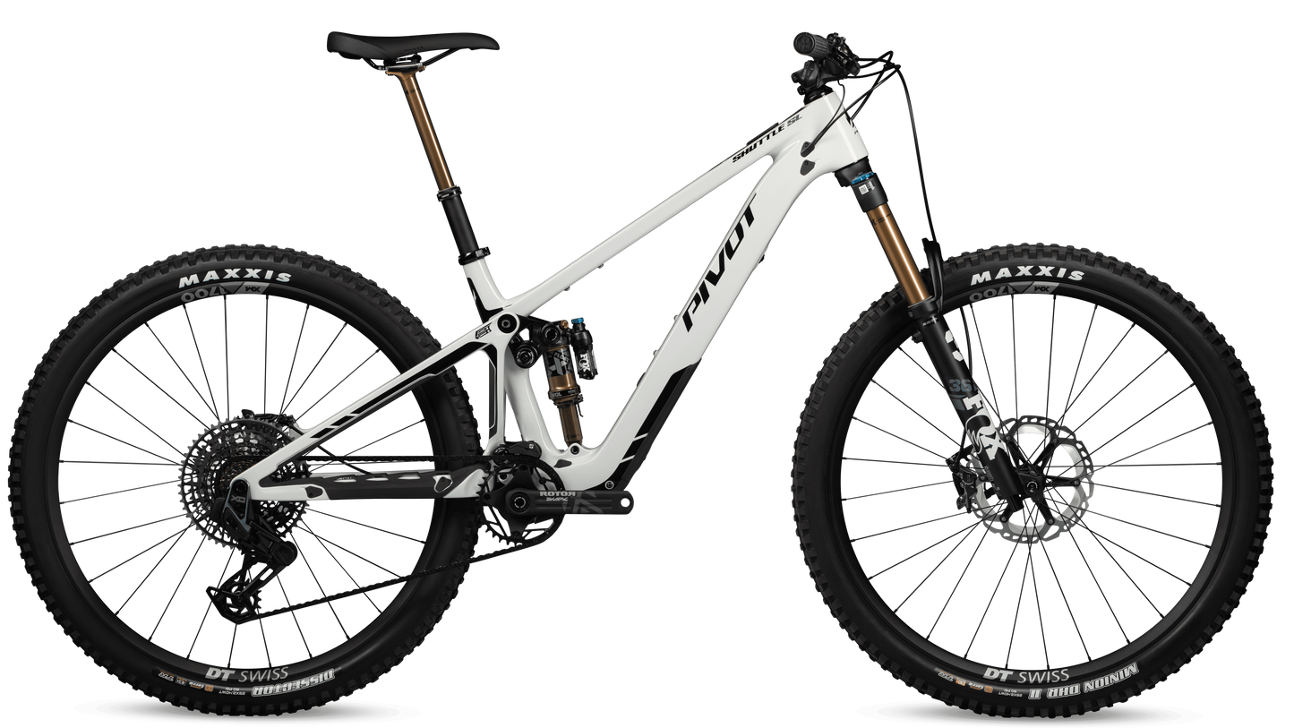 Pivot Shuttle SL in White Aspen – leichtes und elegantes E-MTB mit FAZUA Ride 60 System, erhältlich bei Gravity & Sons in Helmbrechts, Oberfranken.