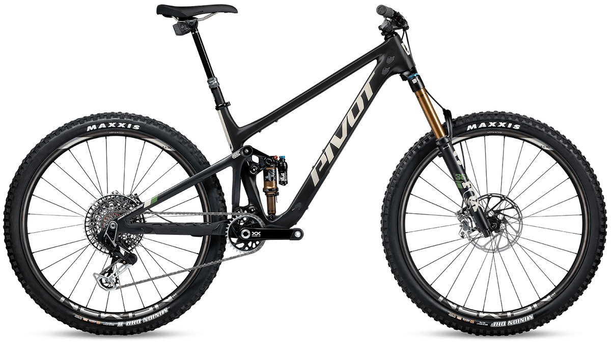 Pivot Switchblade in Stealth Mojave – agiles Trailbike mit edlem Design und modernem Fahrwerk, erhältlich bei Gravity & Sons in Helmbrechts, Oberfranken.