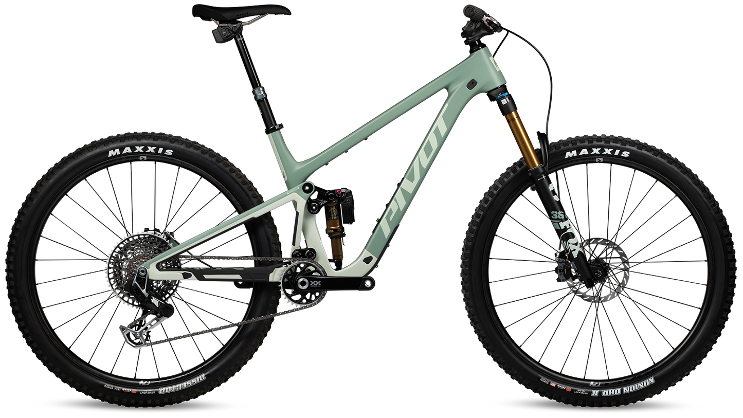 Pivot Trailcat LT Dreambuild in Green Madow Mist – langhubiges Trailbike mit Premium-Komponenten, erhältlich bei Gravity & Sons in Helmbrechts, Oberfranken.