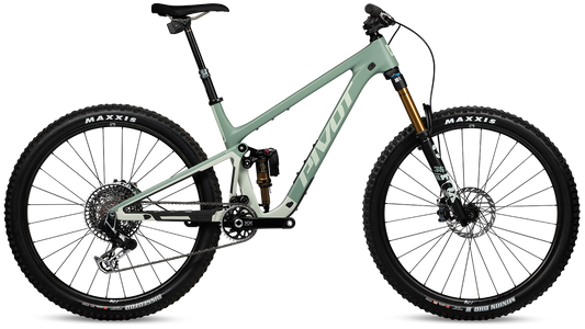 Pivot Trailcat LT Dreambuild in Green Madow Mist – langhubiges Trailbike mit Premium-Komponenten, erhältlich bei Gravity & Sons in Helmbrechts, Oberfranken.
