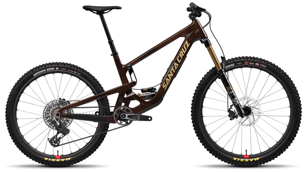 Santa Cruz Bronson 2025 in Translucent Root Beer – vielseitiges All-Mountain-Bike mit Carbonrahmen, erhältlich bei Gravity & Sons in Helmbrechts, Oberfranken.