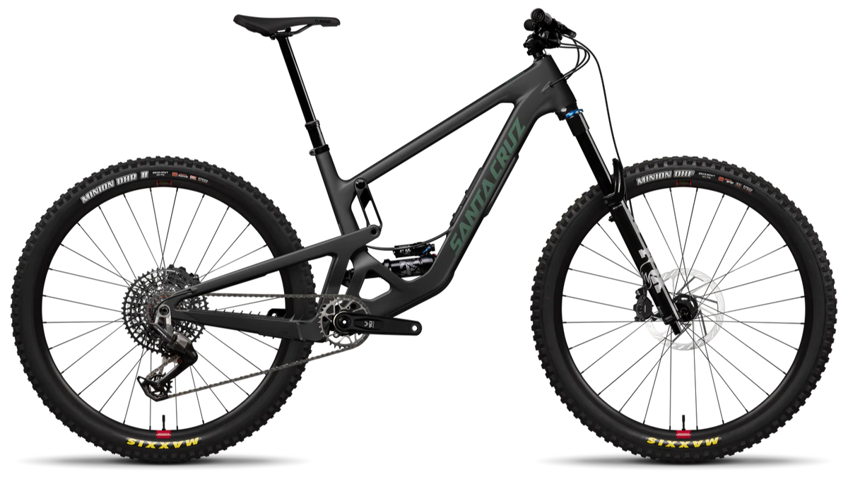 Santa Cruz Hightower 2026 in Matte Black – leistungsstarkes Trailbike, erhältlich bei Gravity & Sons in Helmbrechts, Oberfranken.