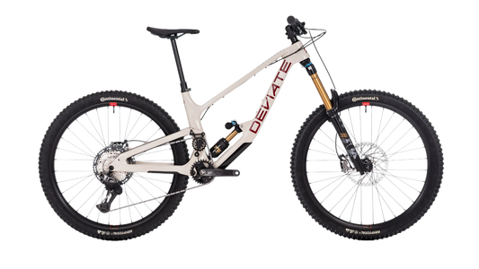 Deviate Claymore 2026 Full Build Enduro Bike in Oban Sand – erhältlich bei Gravity & Sons in Helmbrechts, Oberfranken.