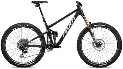 Pivot Switchblade in Stealth Mojave – agiles Trailbike mit edlem Design und modernem Fahrwerk, erhältlich bei Gravity & Sons in Helmbrechts, Oberfranken.