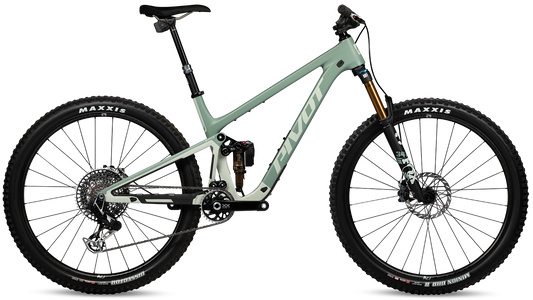 Pivot Trailcat SL Dreambuild in Green Madow Mist – leichtes Trailbike mit hochwertigem Aufbau, erhältlich bei Gravity & Sons in Helmbrechts, Oberfranken.