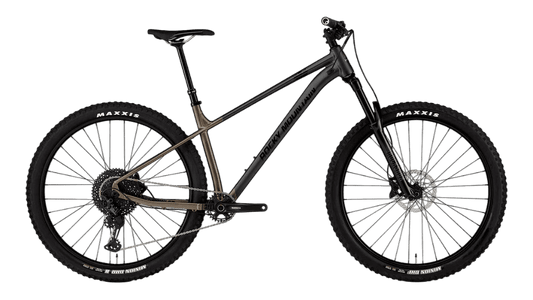 Rocky Mountain Growler in One Bourbon, One Scotch, One Beer / Smoke on the Water / Black Dog – robustes Hardtail-MTB mit moderner Geometrie, erhältlich bei Gravity & Sons in Helmbrechts, Oberfranken.