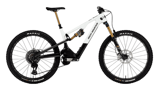 Rocky Mountain Instinct Powerplay SL in White / Grey – leichtes E-MTB mit FAZUA Ride 60 Antrieb, erhältlich bei Gravity & Sons in Helmbrechts, Oberfranken.