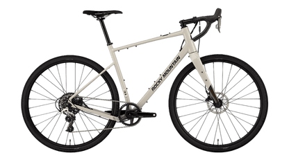 Rocky Mountain Solo Alloy 50 in Weiß – vielseitiges Aluminium-Gravelbike für Abenteuer auf Straße und Schotter, erhältlich bei Gravity & Sons in Helmbrechts, Oberfranken.